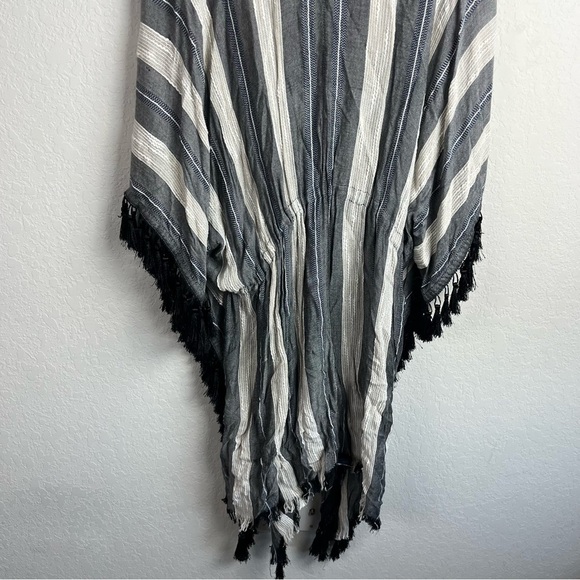 BCBGMaxAzria Stripe Beach Coverup Fringe - Picture 13 of 14